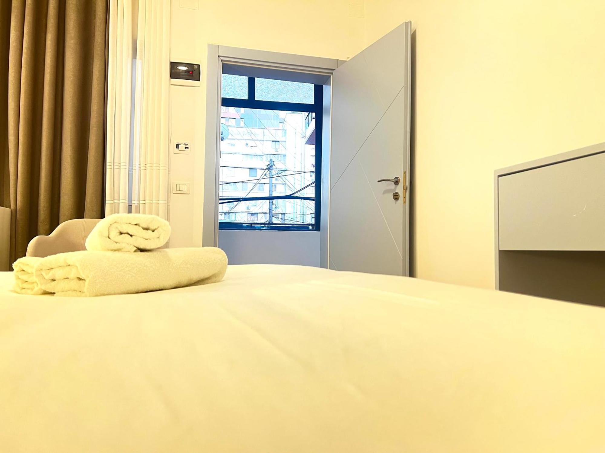 Tirana Square Hotel ภายนอก รูปภาพ