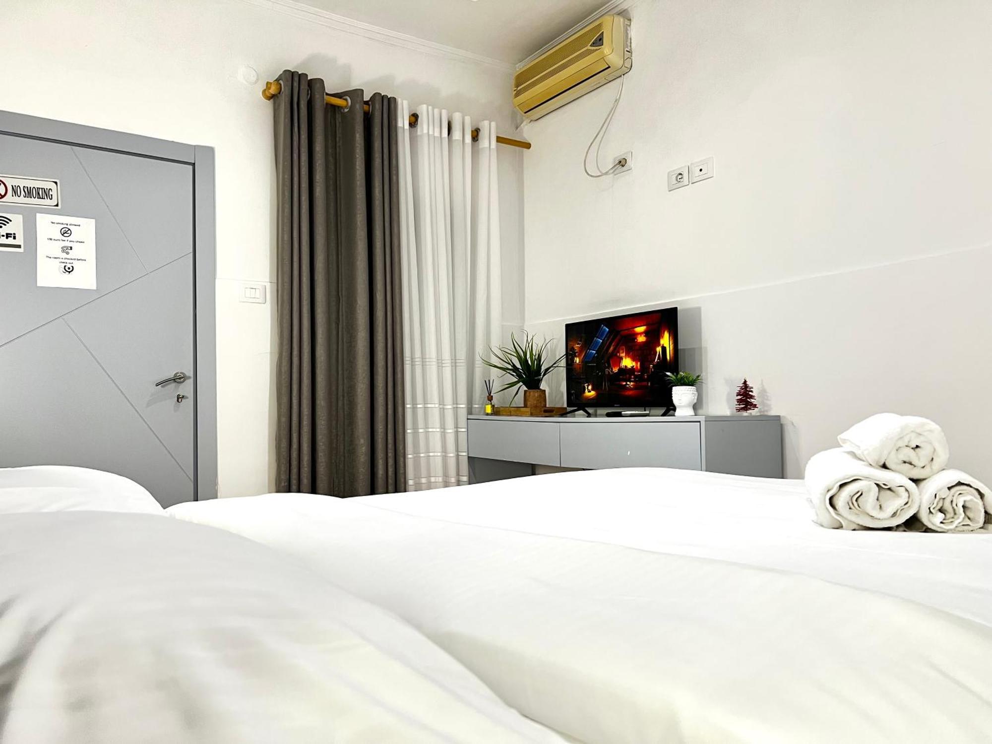 Tirana Square Hotel ภายนอก รูปภาพ