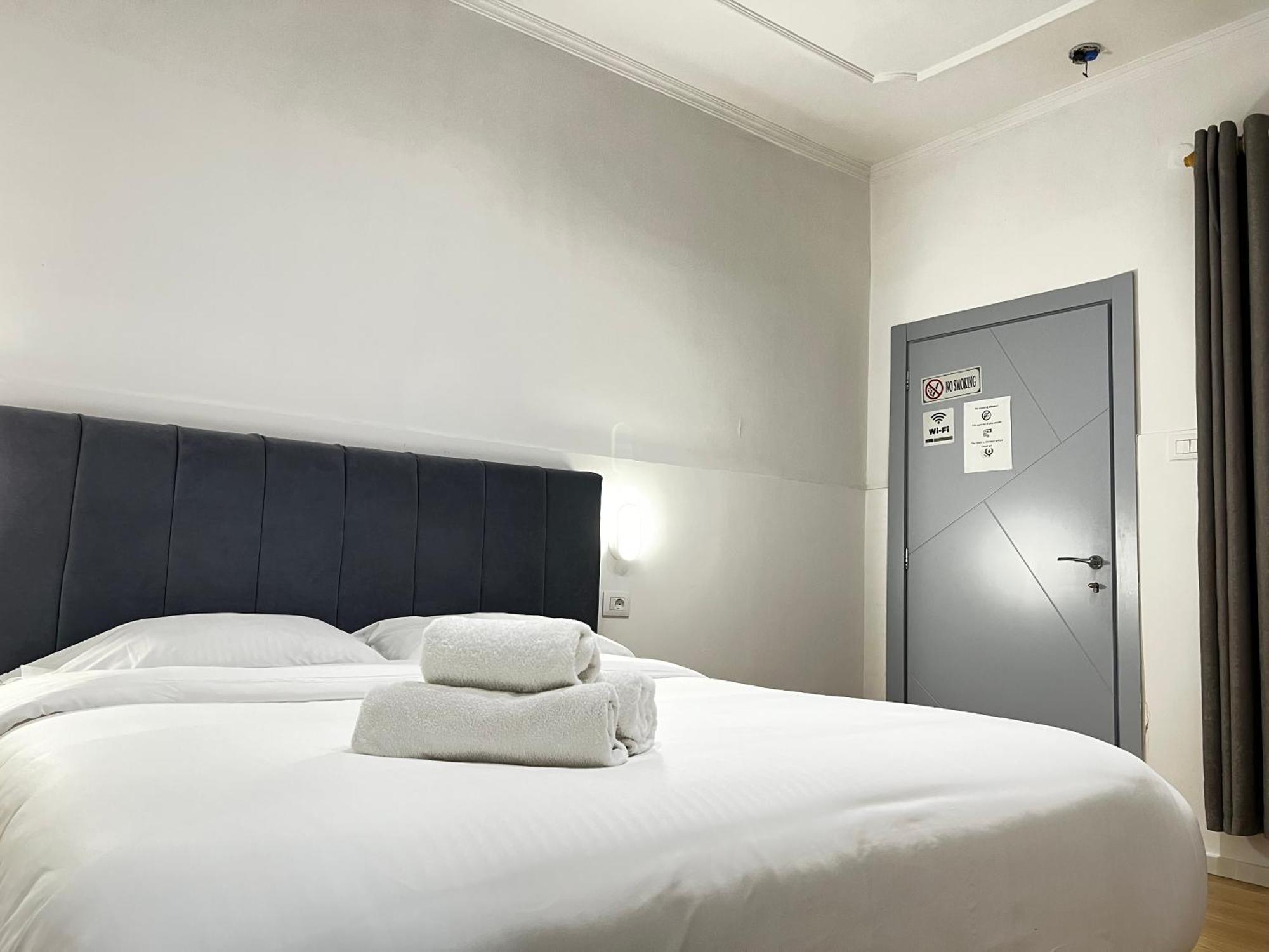 Tirana Square Hotel ภายนอก รูปภาพ