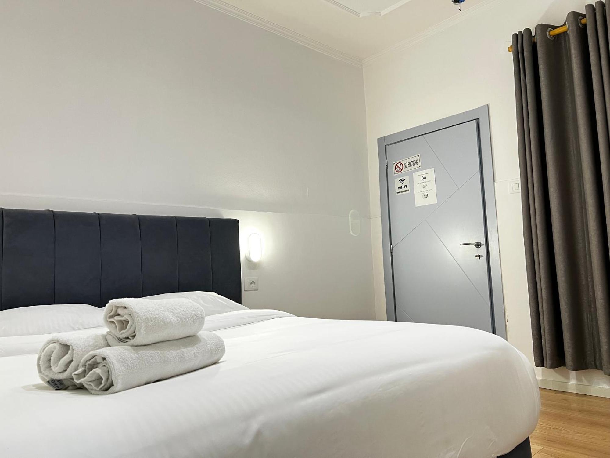 Tirana Square Hotel ภายนอก รูปภาพ